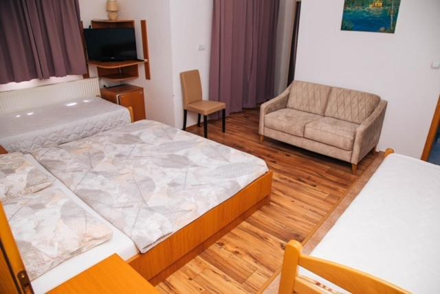 Jezero Laminci Acomodação com café da manhã Bosanska Gradiska Exterior foto
